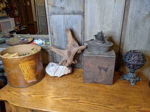 lot 412 image: Natural Decor & Assorted Vintage Items