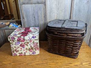 lot 423 image: Vintage Picnic Basket & Box