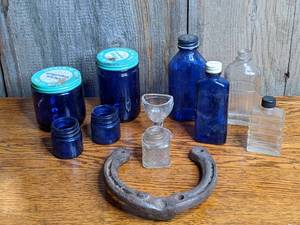lot 429 image: Vintage Glass Jars & A Lucky Horseshoe