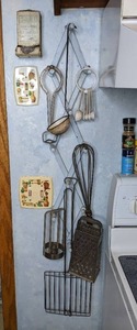 lot 450 image: Assorted Vintage Kitchen Accessories - see photos