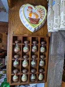 lot 452 image: Vintage Wood Spice Rack with Jars