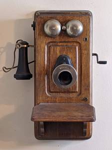 lot 7 image: Antique Kellogg Hand Crank Wall Telephone