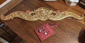 lot 466 image: (2) Decorative Wall Decor Items