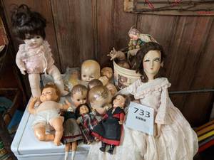 lot 733 image: Lot of Vintage Dolls and Doll Parts