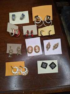 lot 200 image: (10) Pairs of Vintage Earrings