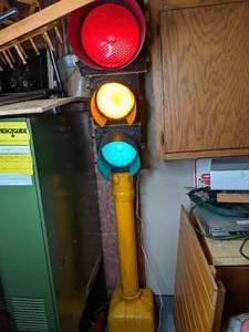 lot 2 image: Working Cast iron 8.5 Stoplight