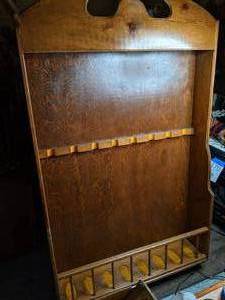 lot 173 image: Vertical Wood Gun Rack