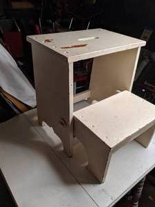 lot 181 image: Vintage Wood Foldout Step Stool