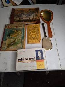 lot 184 image: Assorted Vintage Books and Vanity Items