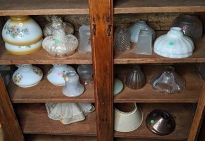 lot 185 image: Assorted Vintage Light Shades