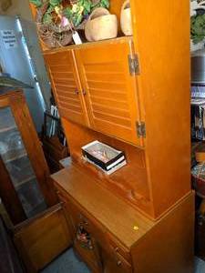 lot 193 image: Upper and Lower Cabinet plus Contents