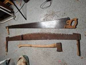 lot 822 image: Vintage Tools (2) Saws & (1) Axe