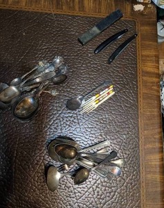 lot 282 image: Assorted Silver Plate Utensils & (3) Straight Razors