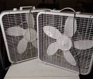 lot 125 image: (2) Box Fans