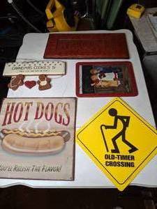 lot 126 image: (5) Cute SignsWall Hangings