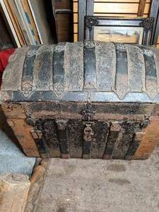 lot 137 image: Exceptional Antique Steamer Trunk