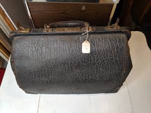 lot 147 image: Antique Doctors Satchel