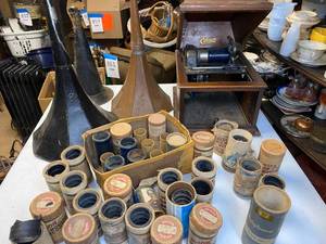 lot 867 image: Antique Edison Amberola 30 Cylinder Player Phonograph with Cylinders