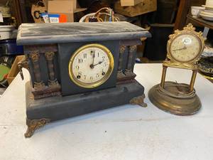 lot 889 image: 2 Antique Clocks