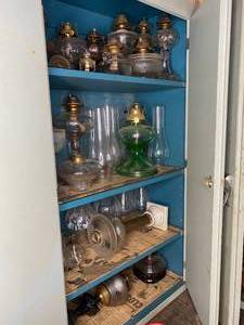 lot 897 image: Hurricane Lamps Lot