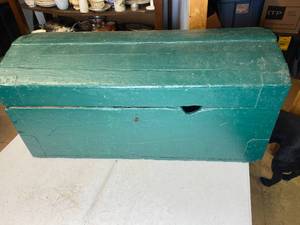 lot 842 image: Antique Green Tool Box