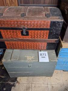lot 871 image: 2 Wood Trunks - Fancy and Plain