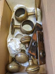 lot 880 image: Vintage Door Knobs
