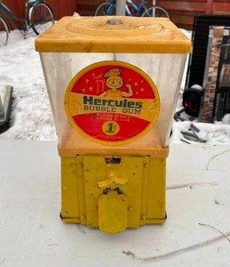 lot 914 image: Vintage Hercules Gumball Machine