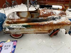 lot 919 image: Antique Metal Childrens Toy Car