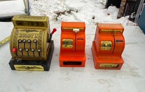 lot 927 image: (3) Vintage Toy Cash Register Banks