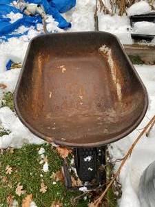 lot 932 image: True Temper Wheelbarrow