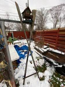lot 933 image: Tall & Rustic Birdhouse