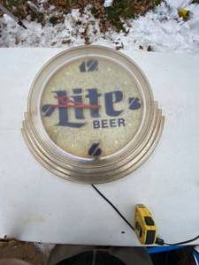 lot 948 image: Vintage Art Deco Style Miller Lite Neon Light Up Clock