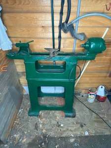 lot 959 image: Vintage J.D. Wallace & Co. Wood Lathe