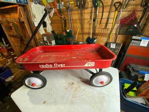 lot 999 image: Radio Flyer Wagon