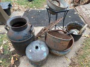 lot 369 image: Rusty, Rustic Metal Pieces