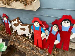 lot 381 image: Dairy Farmer Wood Cutout Yard Ornaments