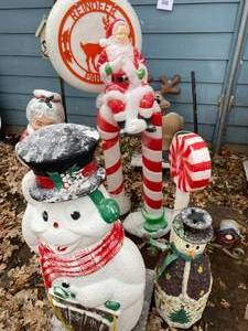 lot 387 image: Plastic Christmas Lawn Ornaments