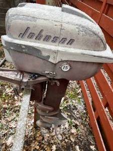 lot 389 image: Johnson 15 Outboard Boat Motor