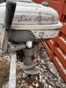 lot 391 image: Sea King 5 hp Outboard Boat Motor