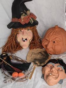 lot 302 image: Halloween Themed Decor Items