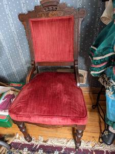 lot 321 image: Antique Eastlake Parlor Chair