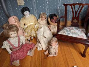 lot 332 image: Six VintageAntique Dolls and Small Chair