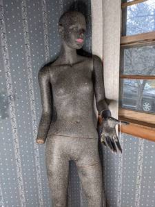 lot 334 image: Speckled Grey Female Mannequin
