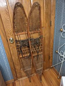 lot 345 image: Vintage Snocraft Norway Maine Snowshoes