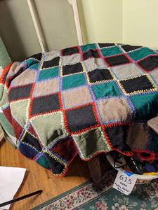 lot 658 image: Vintage Handmade Patchwork Quilt