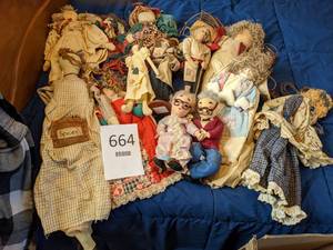 lot 664 image: A Bunch of Plush Dolls