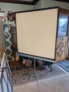 lot 533 image: Vintage Tower Projector Screen and Stand