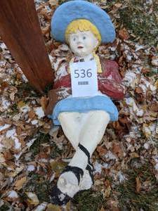lot 536 image: Vintage Sitting Girl Garden Statue