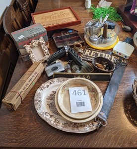lot 461 image: Assorted Vintage Decor - see photos